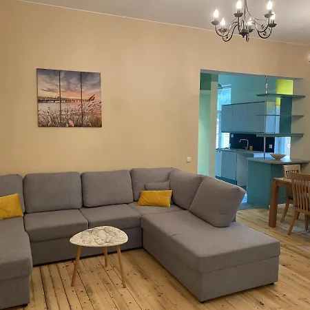 3Bdr Apartment With A Terrace In Kadriorg דירה טאלין